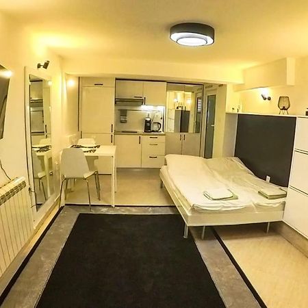 Studio With Courtyard Just Steps Away Vitosha Str Sofia Luaran gambar