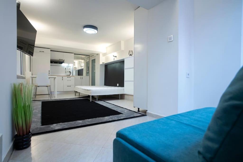 Studio With Courtyard Just Steps Away Vitosha Str Sofia Luaran gambar