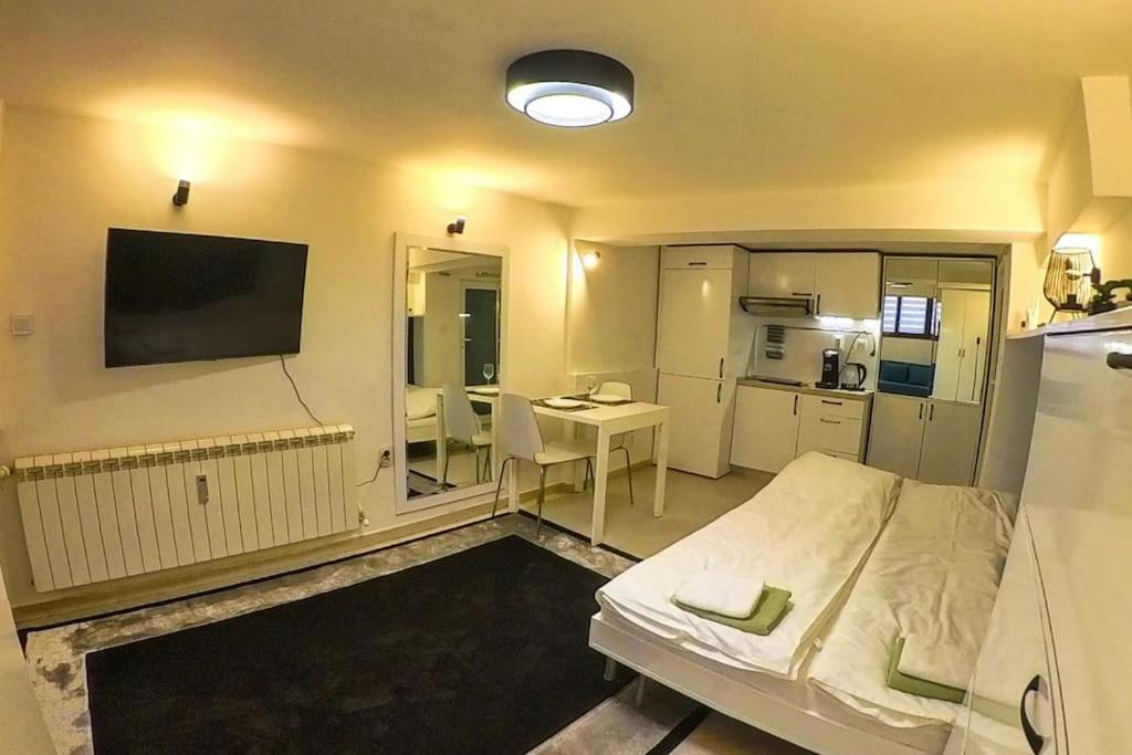Studio With Courtyard Just Steps Away Vitosha Str Sofia Luaran gambar