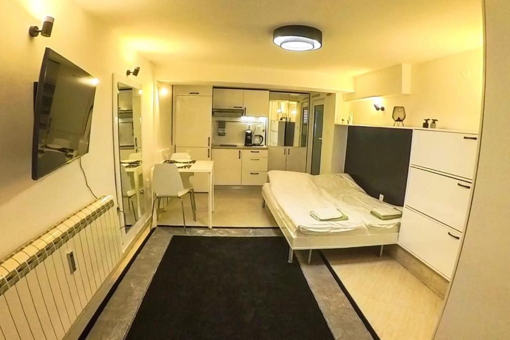 Studio With Courtyard Just Steps Away Vitosha Str Sofia Luaran gambar