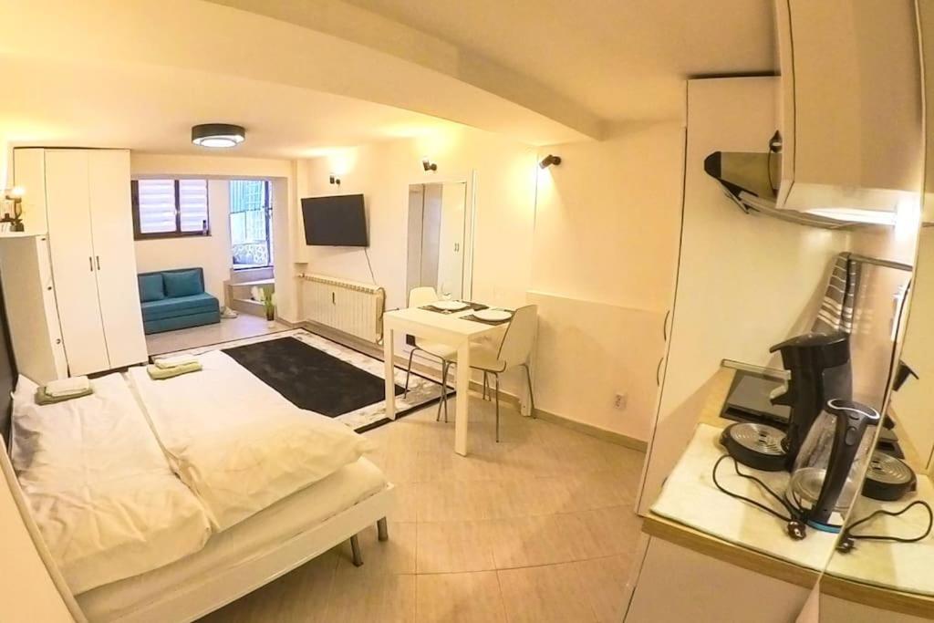Studio With Courtyard Just Steps Away Vitosha Str Sofia Luaran gambar