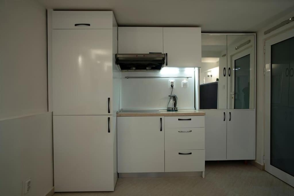 Studio With Courtyard Just Steps Away Vitosha Str Sofia Luaran gambar